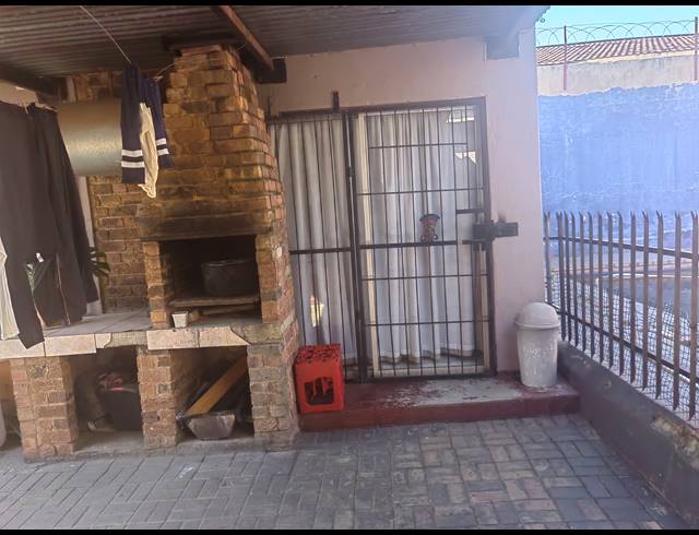 4 BEDROOM HOUSE FOR SALE IN PRETORIA WEST